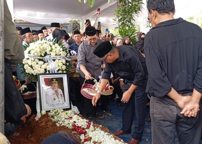 Selamat Jalan Sang Pelopor: Tangis Ratusan Pelayat Iringi Kepergian Alex Noerdin