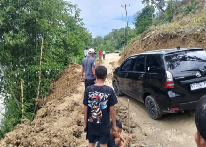 Longsor Putus Jalur Pagaralam-Kepahiang di Empat Lawang, Kendaraan Berat Dialihkan