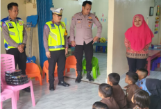 Satlantas dan Binmas Bagikan Makan Sehat Bergizi