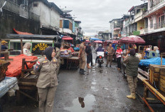 Sat PolPP Tertibkan PKL Pasar Dempo Permai