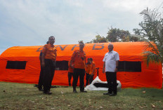 Sekda Apriyadi Sambangi Pengungsi Banjir