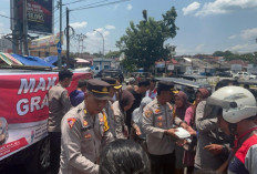 Polres Empat Lawang Gelar Kegiatan Makan Gratis di Pasar Tebing Tinggi