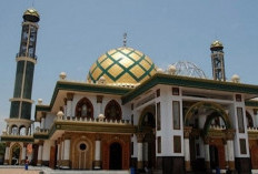 Wisata Religi di Hari Raya: Makam Syaikhona Kholil Bangkalan Dipadati Peziarah dari Penjuru Nusantara