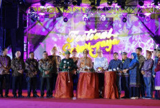 Sandi Fahlepi dan Pejabat Muba Hadiri Pembukaan Festival Sriwijaya ke-XXXII di Palembang