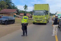 Kendaraan Sumbu Tiga Dilarang Beroperasi