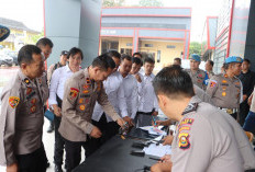 Kapolres Lahat Periksa Senpi Personel