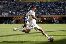 Alexander-Arnold Bersinar di Peran Baru