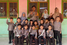 Bhabinkamtibmas Edukasi Bersama Anak PAUD di Desa Padang Bindu