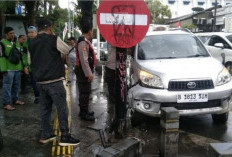 Viral: Bocah 9 Tahun Tabrak Tiang Lampu Merah Setelah Bawa Kabur Mobil