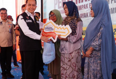 Pj Gubernur Sumsel Salurkan Bantuan Rumah Layak Huni