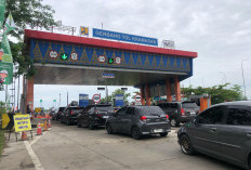H-3 Lebaran Arus Mudik di Gerbang Tol Kramasan Mulai Padat