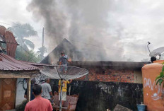 Rumah Pensiunan PNS Hangus Terbakar 