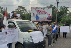 Massa Gelar Aksi Damai di Depan Kantor Bawaslu Empat Lawang, Tuntut Pilkada yang Adil