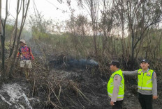 Anggota Polsek Pantau Titik Hotspot Karhutla di Desa Keban Jati