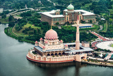 Menyusuri Keindahan Wisata Religi 2025: Masjid Terapung, Masjid Kristal, dan Masjid Putra
