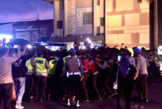 Ricuh! Puluhan Massa Aksi Demo 'Wajah Gelap Pendidikan Sumsel'