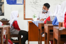 DPR Usulkan Gaji Guru Rp 25 Juta per Bulan, Juliyatmono: Guru Adalah Fondasi Peradaban!