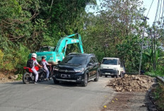 Warga Pertanyakan Pengerukan Bahu Jalan di Tebing Alai