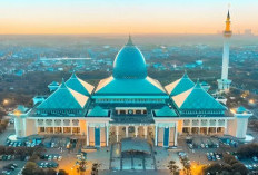 Menelusuri Kemegahan Masjid Al Akbar Surabaya, Destinasi Wisata Religi Terbesar Kedua di Indonesia