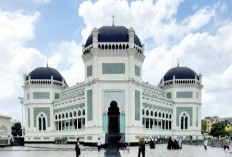 Masjid Raya Al Mashun Diserbu Wisatawan, Medan Jadi Magnet Wisata Religi