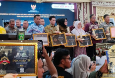 Empat Lawang Terima Penghargaan Kabupaten Informatif 