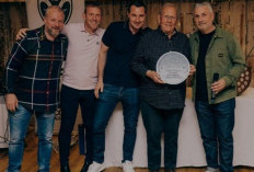 Dua Legenda Steeton FC Pamit