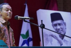 Pemerintah menyatakan akan mematuhi putusan Mahkamah Konstitusi (MK) yang mewajibkan pendidikan dasar (SD–SMP)