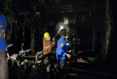 Ruko Rocket Chicken di Betung Hangus Terbakar