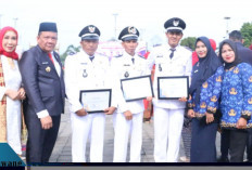 Bupati Empat Lawang Serahkan Piagam Penghargaan P4GN pada Momen HUT ke-80 RI
