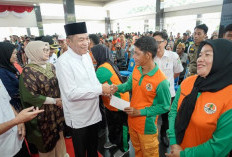 Bupati H M Toha Bagikan Ribuan THR