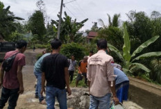 Gotong Royong Perbaiki Jalan Tanjakan