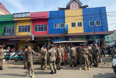 Satpol PP Tertibkan Pedagang Pasar Dempo