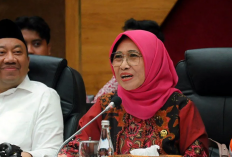 DPR Minta Penghapusan Status Guru Honorer Jadi Momentum Revolusi Kesejahteraan Guru