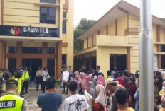 Massa Geruduk Bawaslu Palembang