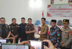 Kejari Lahat Setor Uang Pengganti Kerugian Negara