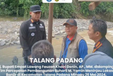 Pj Bupati Empat Lawang Tinjau Lokasi Banjir dan Memberikan Bantuan Kepada Warga Terdampak
