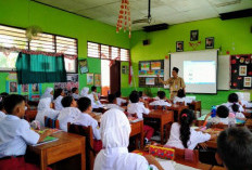 DPR Usul Guru PPPK Paruh Waktu Diangkat Jadi Penuh Waktu, Formasi Baru untuk 561 Ribu Guru Segera Dibuka