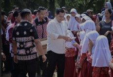 Bupati Askolani Luncurkan Program Buku Tulis Gratis