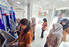 Tenaga Honorer di Muba Sumringah dan Serbu ATM