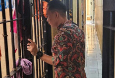 Petugas Temukan Rokok Saat Razia