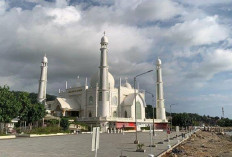 Masjid Al Hakim Padang, Mirip Taj Mahal Megah di Tepi Pantai!