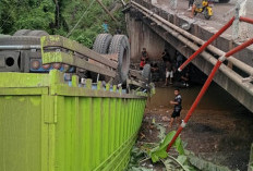 Kecelakaan Mobil Fuso Terjun Bebas di Jalan Lintas Merapi Timur Kabupaten Lahat.