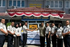 Salurkan Gerobak Usaha di Hari Bakti Pemasyarakatan