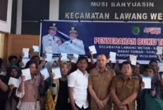 Salurkan Buku Tabungan PKM untuk 149 Penerima