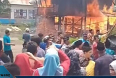 Kebakaran Hebat di Empat Lawang! Dua Rumah Hangus, Kerugian Capai Rp800 Juta