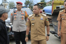 Tinjau Proyek Pengaspalan Jalan Lingkar di Muara Pinang