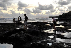 Pesona Pantai Cemagi di Libur Lebaran: Sunset Indah, Batu Karang Eksotis, dan Kafe Hits!