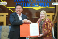 Gubernur Sumsel Serahkan SK Kepengurusan BKOW Sumsel
