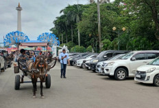 Parkir Liar di Monas Menjamur Saat Libur Isra Mikraj, Tarif Mobil Capai Rp30 Ribu