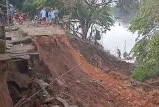 8 Rumah Hancur dan Jalan Desa Terputus